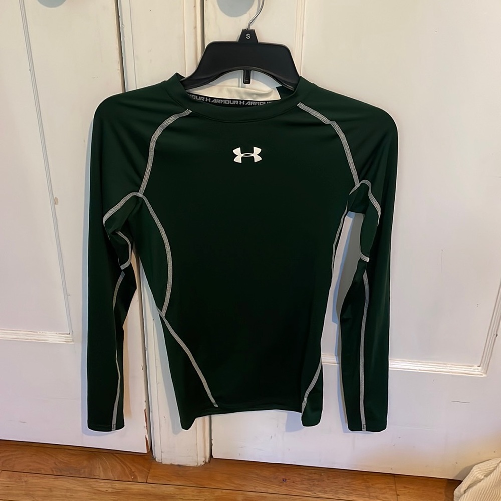 Under layer top for sports.